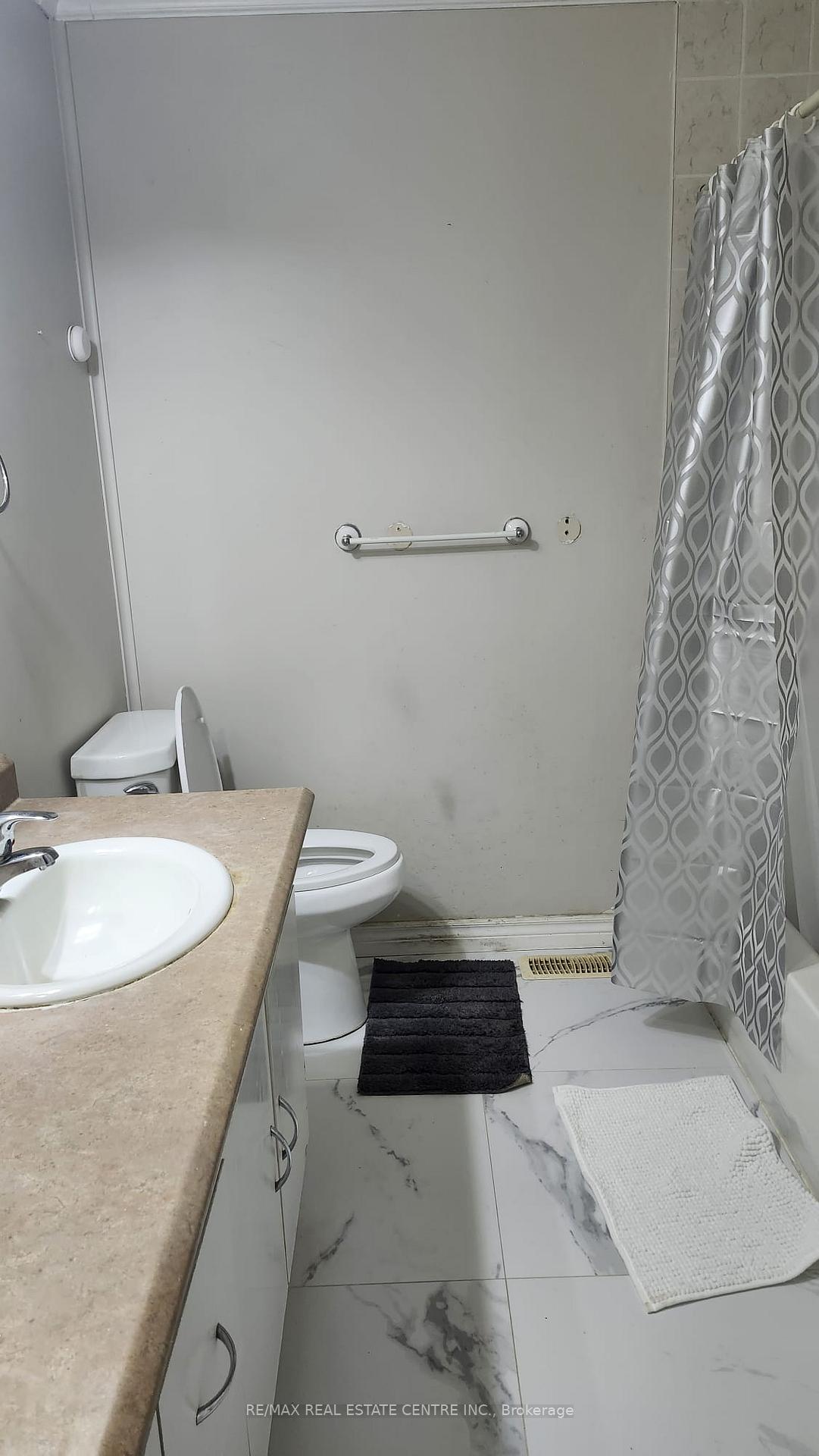 Photo 17 of Unit Upper, 23 Avondale Boulevard, Brampton, Avondale — HOMEH