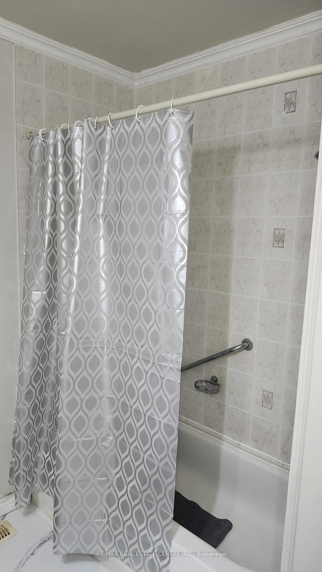 Photo 18 of Unit Upper, 23 Avondale Boulevard, Brampton, Avondale — HOMEH
