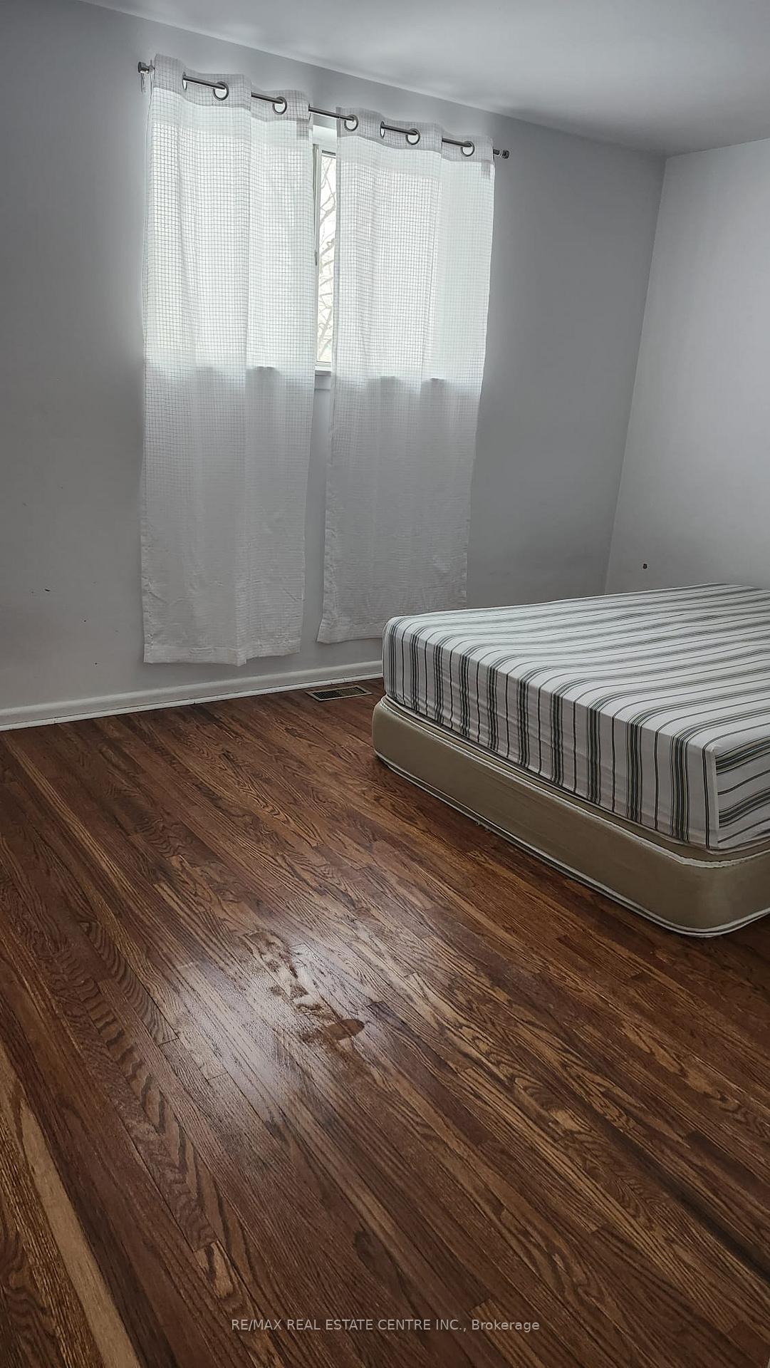 Photo 19 of Unit Upper, 23 Avondale Boulevard, Brampton, Avondale — HOMEH