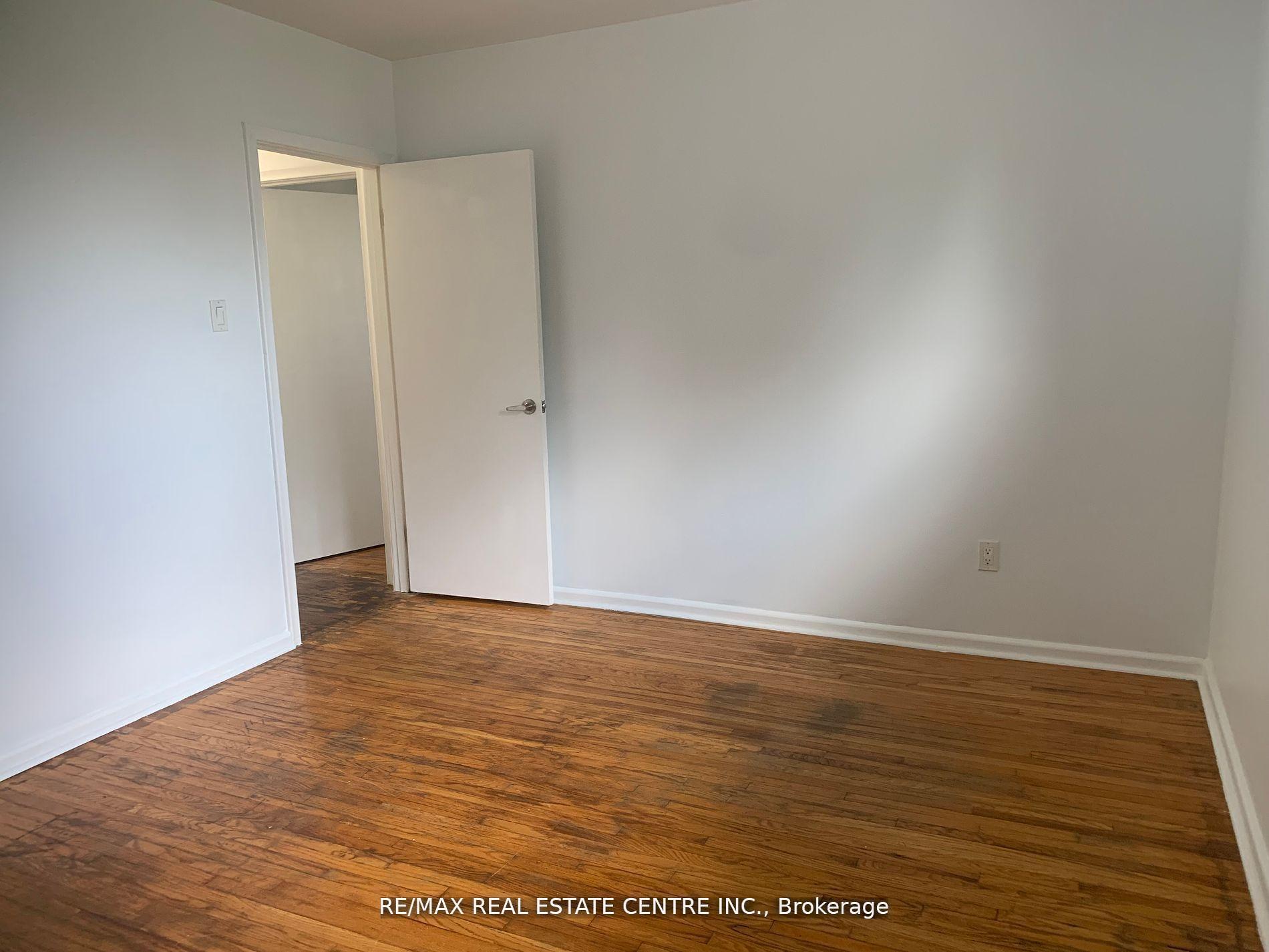 Photo 21 of Unit Upper, 23 Avondale Boulevard, Brampton, Avondale — HOMEH