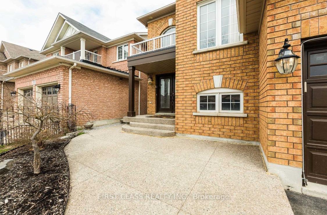 Photo 2 of 36 Dovergreen Drive, Brampton, Fletcher's Meadow — HOMEH