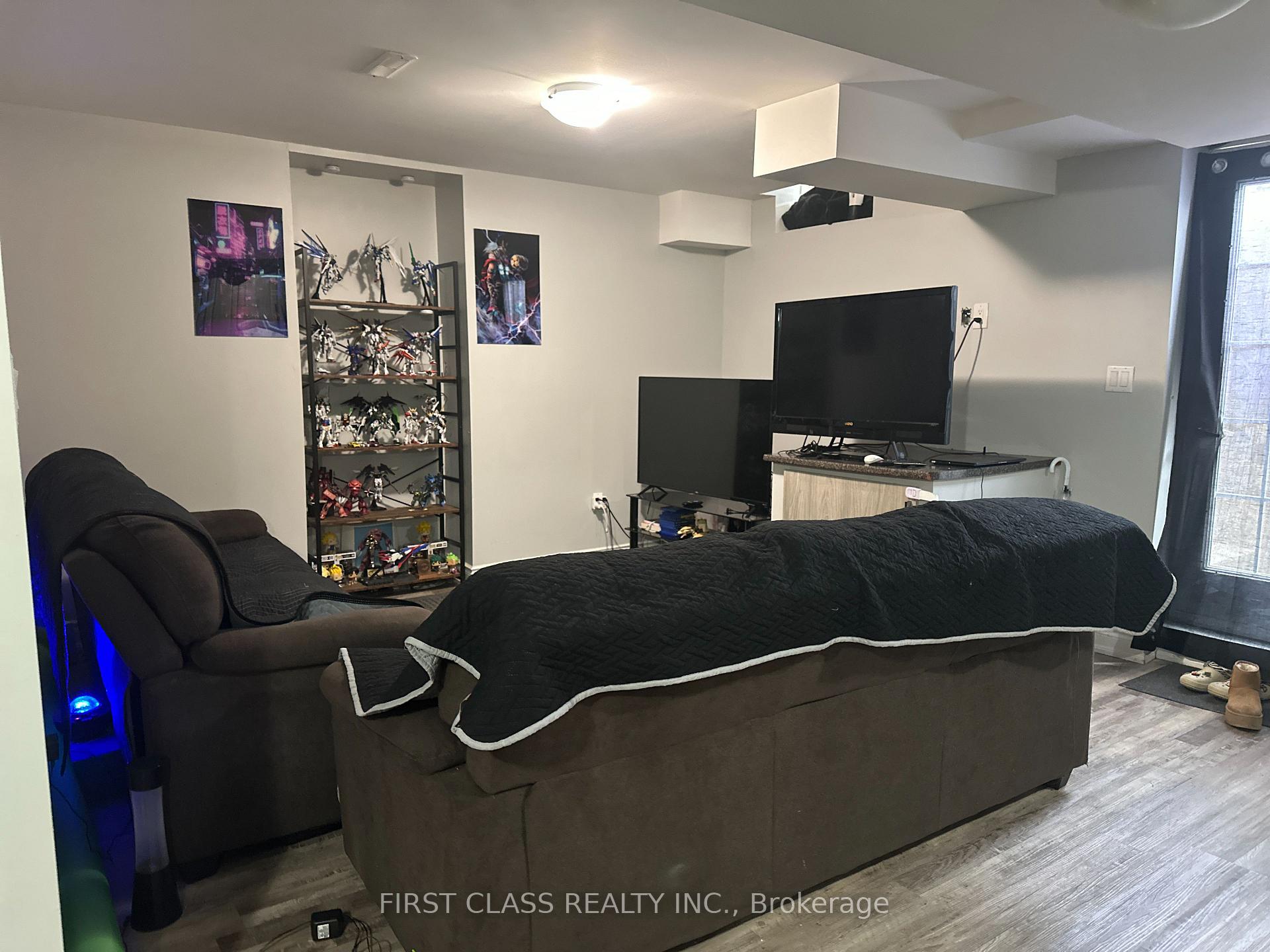 Photo 4 of 36 Dovergreen Drive, Brampton, Fletcher's Meadow — HOMEH