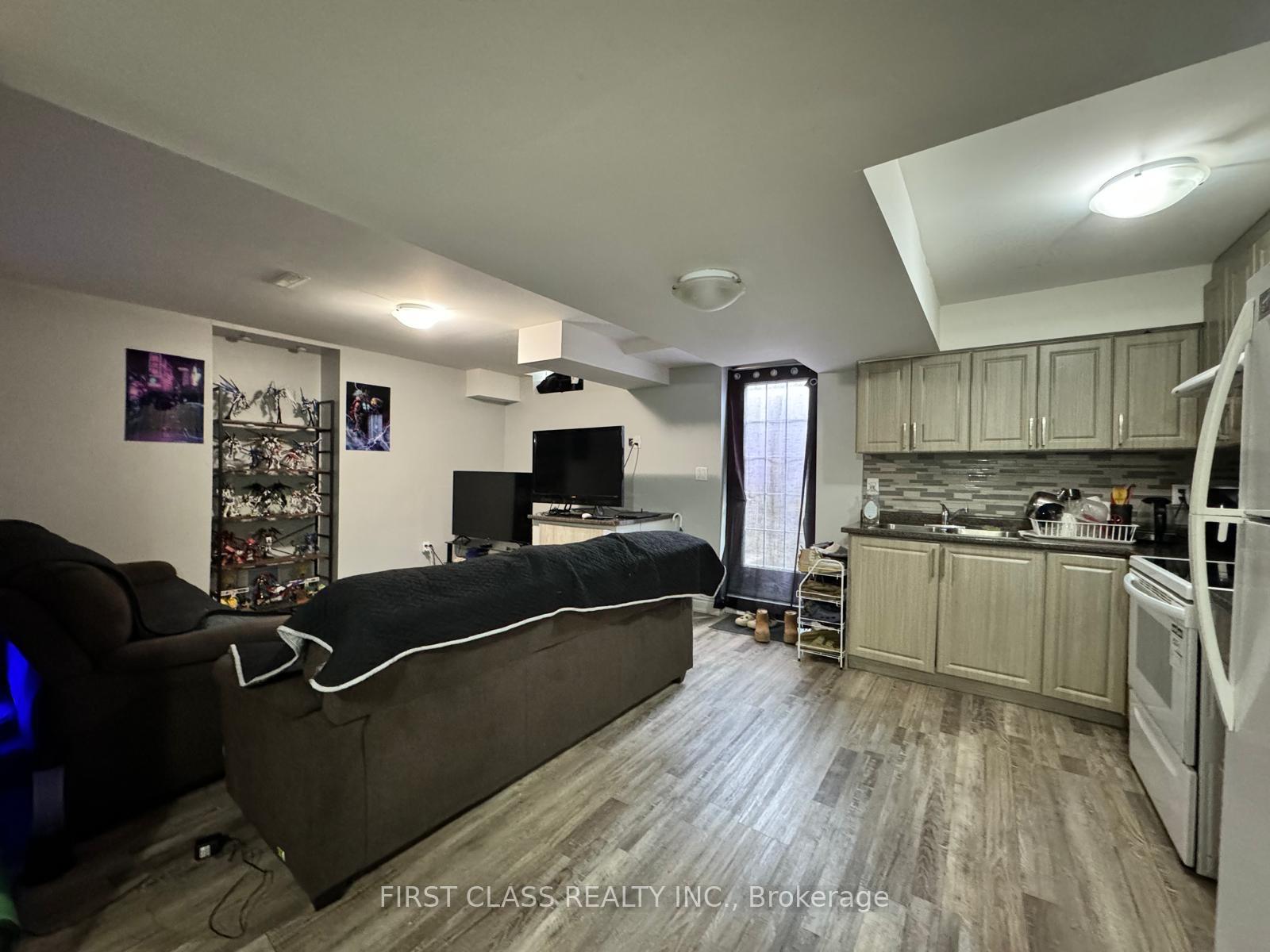 Photo 6 of 36 Dovergreen Drive, Brampton, Fletcher's Meadow — HOMEH