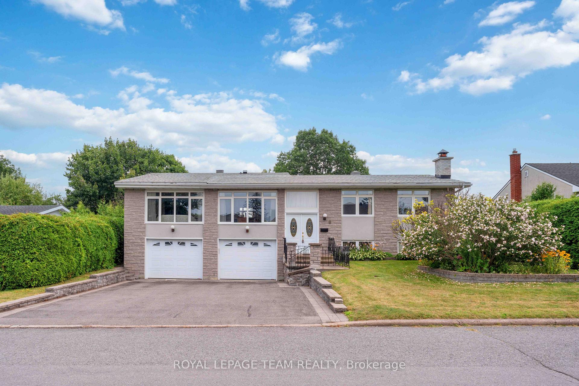 Photo 1 of 8 Oakwood Avenue, Ottawa, City View/Skyline/Fisher Heights/Parkwood Hills — HOMEH