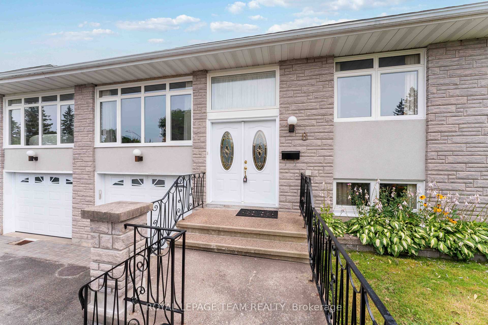 Photo 4 of 8 Oakwood Avenue, Ottawa, City View/Skyline/Fisher Heights/Parkwood Hills — HOMEH