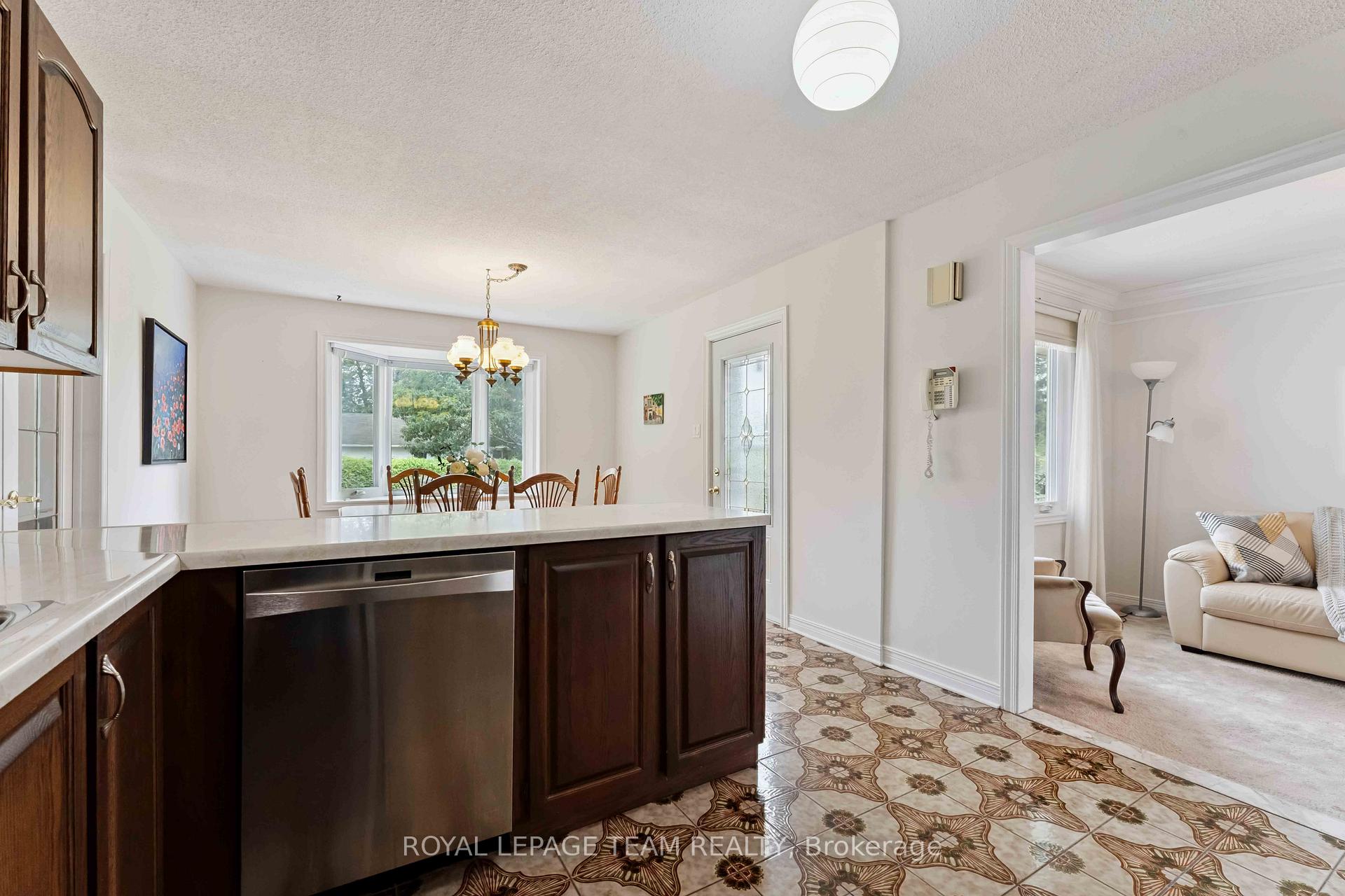 Photo 8 of 8 Oakwood Avenue, Ottawa, City View/Skyline/Fisher Heights/Parkwood Hills — HOMEH