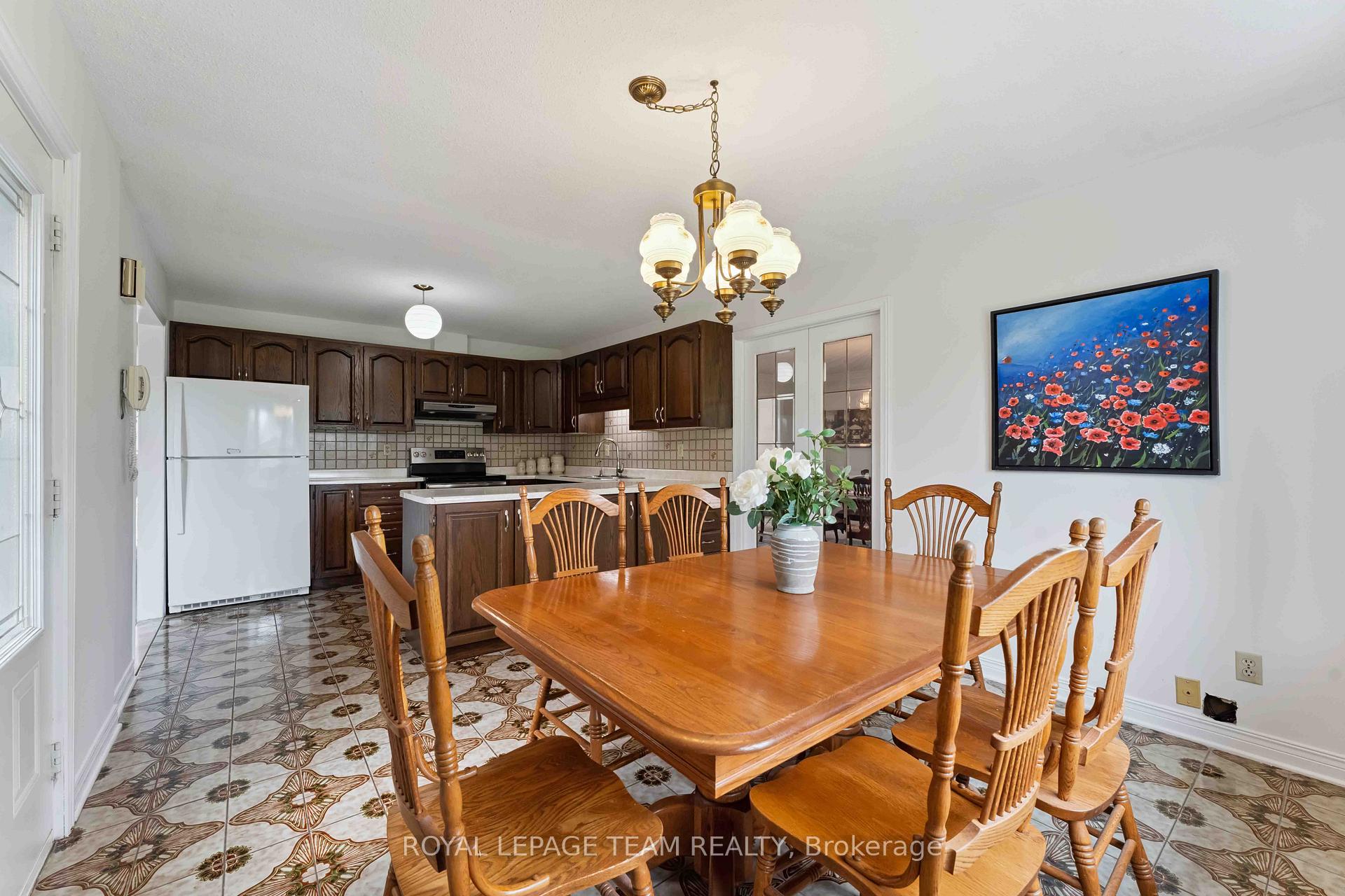 Photo 18 of 8 Oakwood Avenue, Ottawa, City View/Skyline/Fisher Heights/Parkwood Hills — HOMEH