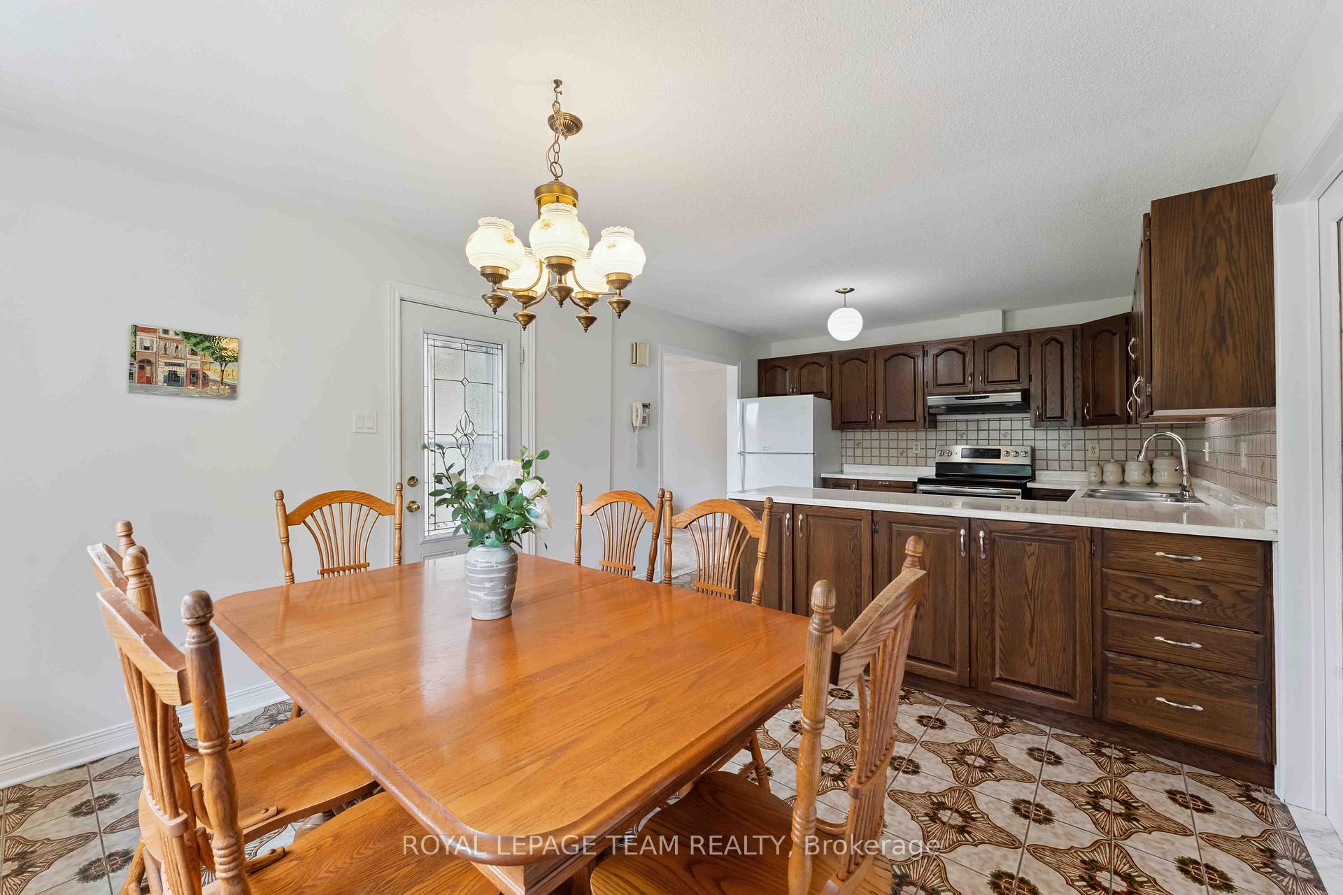 Photo 35 of 8 Oakwood Avenue, Ottawa, City View/Skyline/Fisher Heights/Parkwood Hills — HOMEH