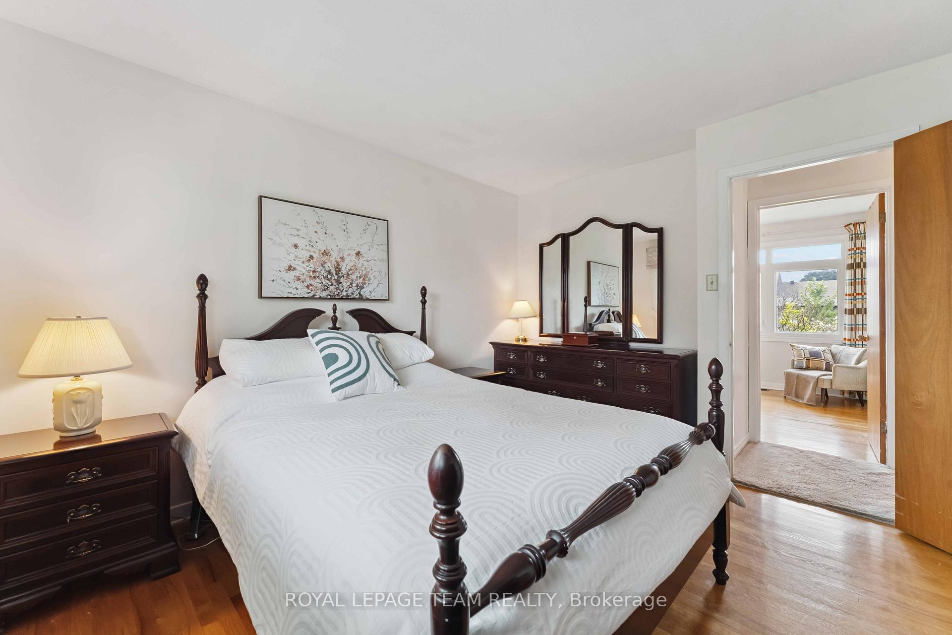 Photo 15 of 8 Oakwood Avenue, Ottawa, City View/Skyline/Fisher Heights/Parkwood Hills — HOMEH