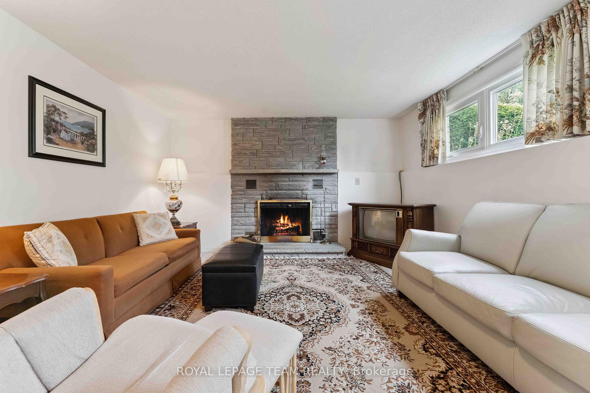 Photo 21 of 8 Oakwood Avenue, Ottawa, City View/Skyline/Fisher Heights/Parkwood Hills — HOMEH