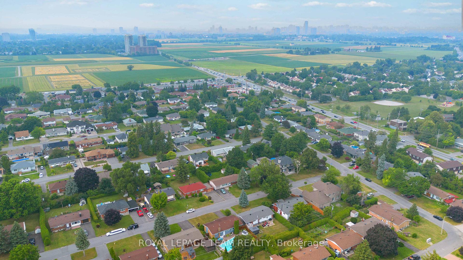 Photo 33 of 8 Oakwood Avenue, Ottawa, City View/Skyline/Fisher Heights/Parkwood Hills — HOMEH