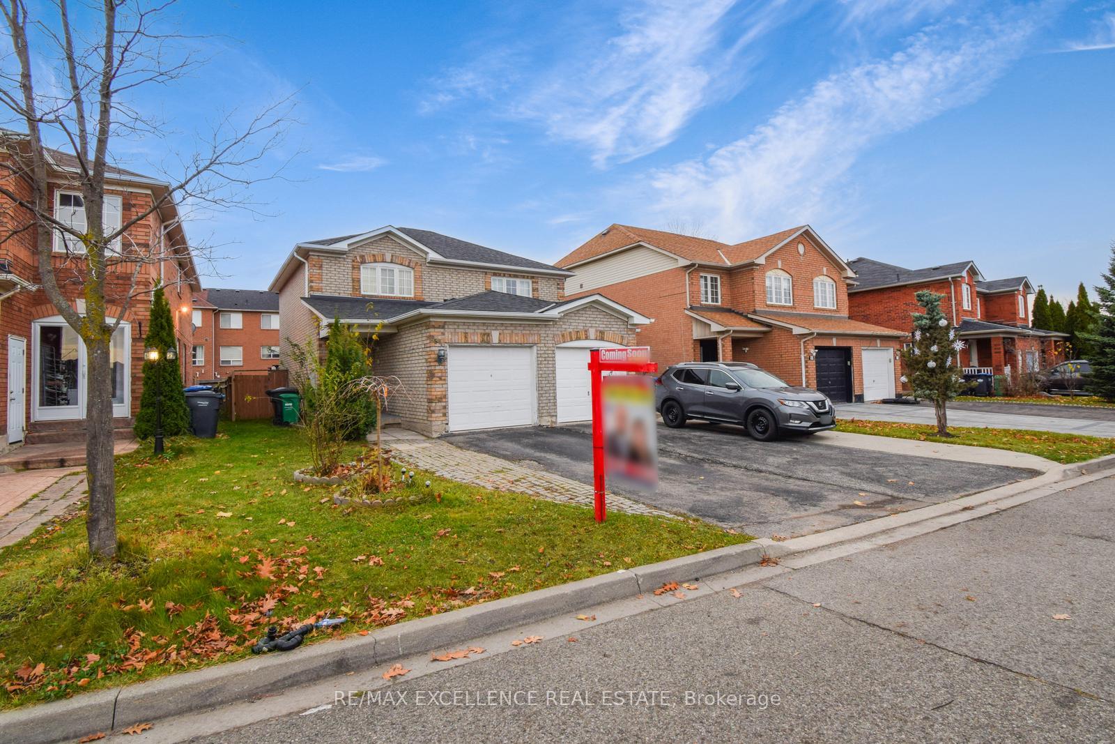 Photo 2 of 54 Whiteface Crescent, Brampton, Fletcher's Meadow — HOMEH