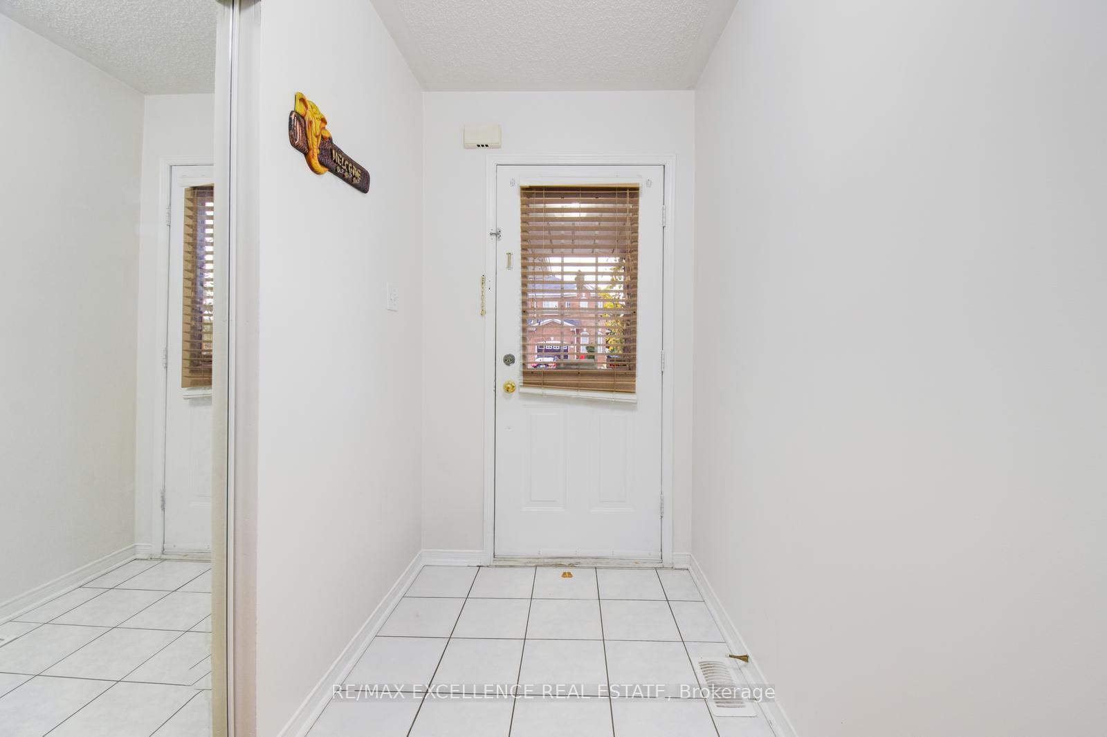 Photo 4 of 54 Whiteface Crescent, Brampton, Fletcher's Meadow — HOMEH