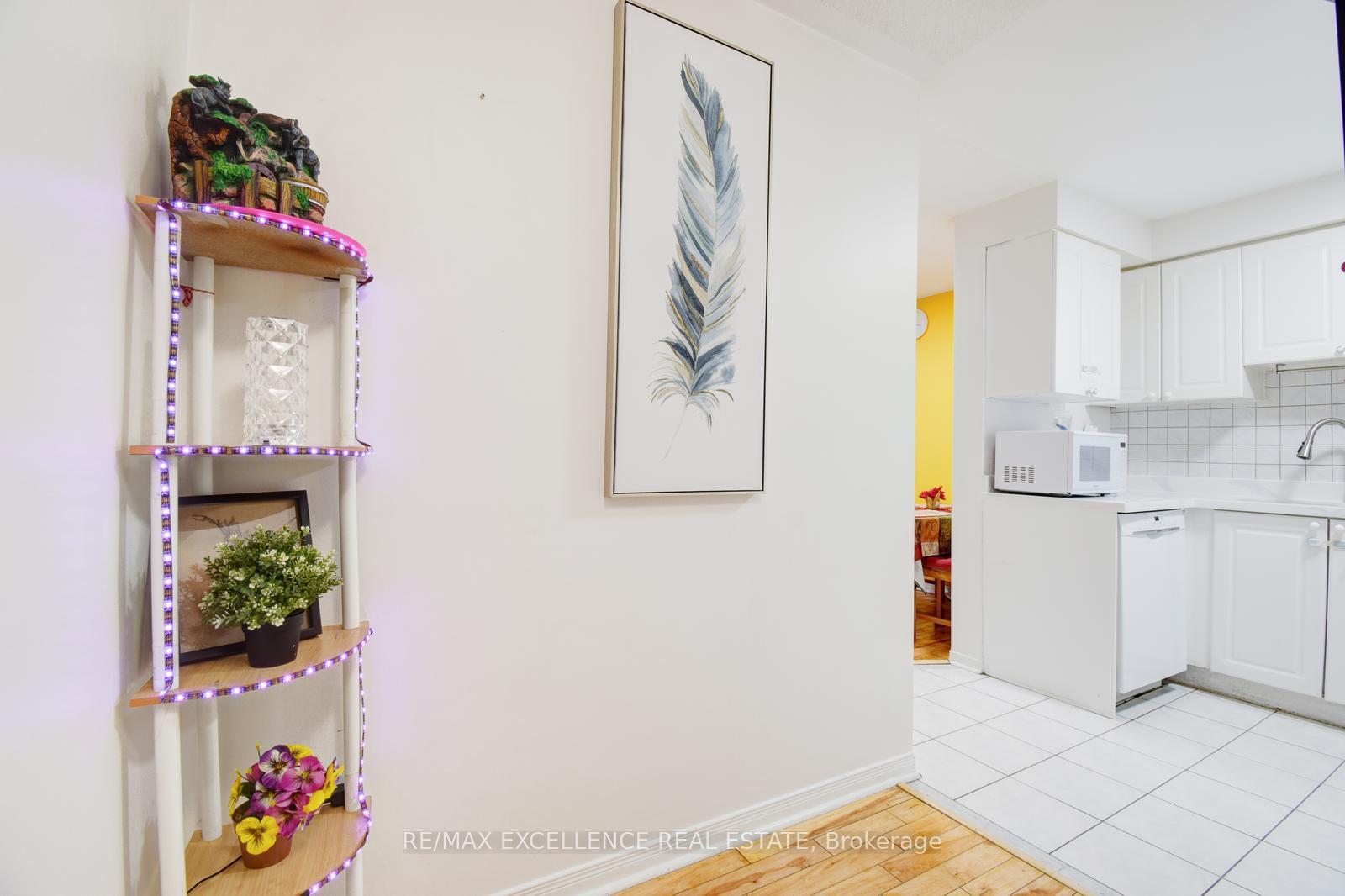 Photo 6 of 54 Whiteface Crescent, Brampton, Fletcher's Meadow — HOMEH