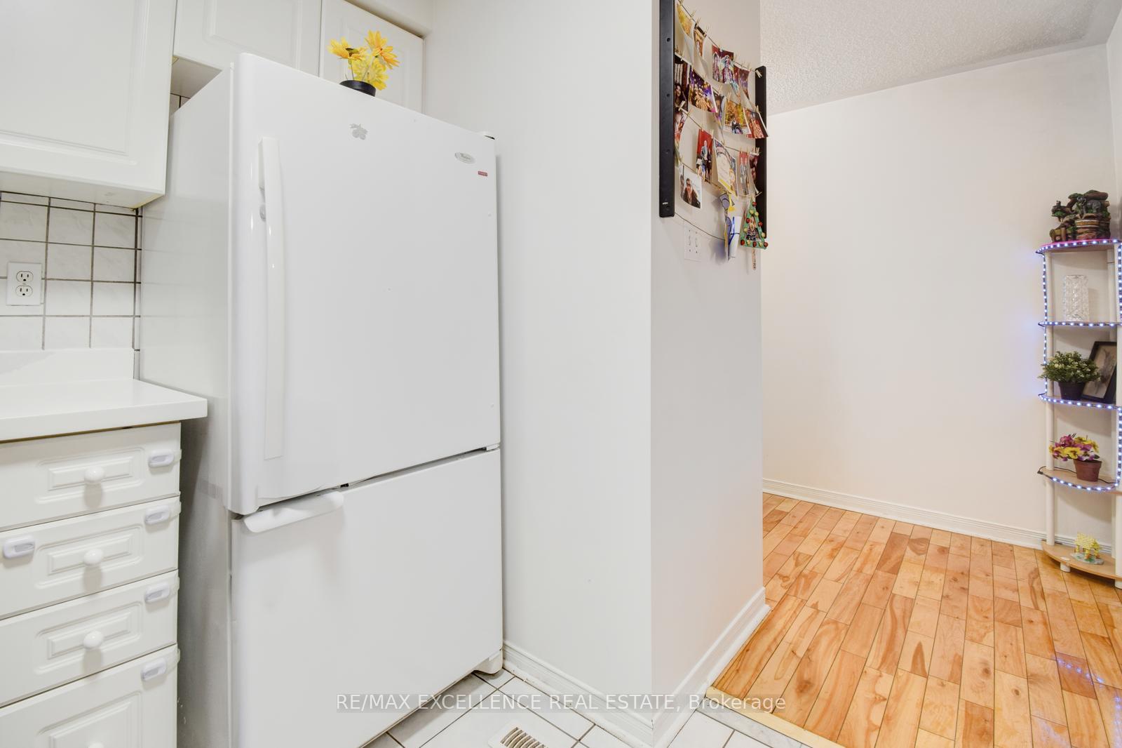 Photo 11 of 54 Whiteface Crescent, Brampton, Fletcher's Meadow — HOMEH