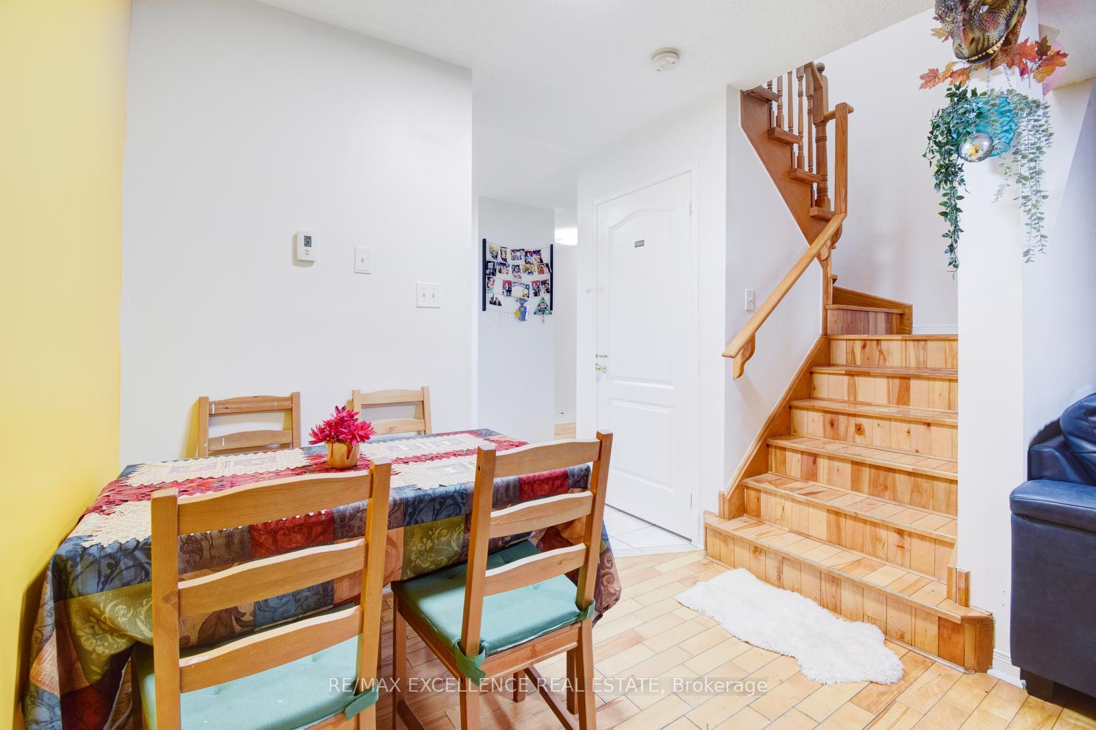 Photo 14 of 54 Whiteface Crescent, Brampton, Fletcher's Meadow — HOMEH