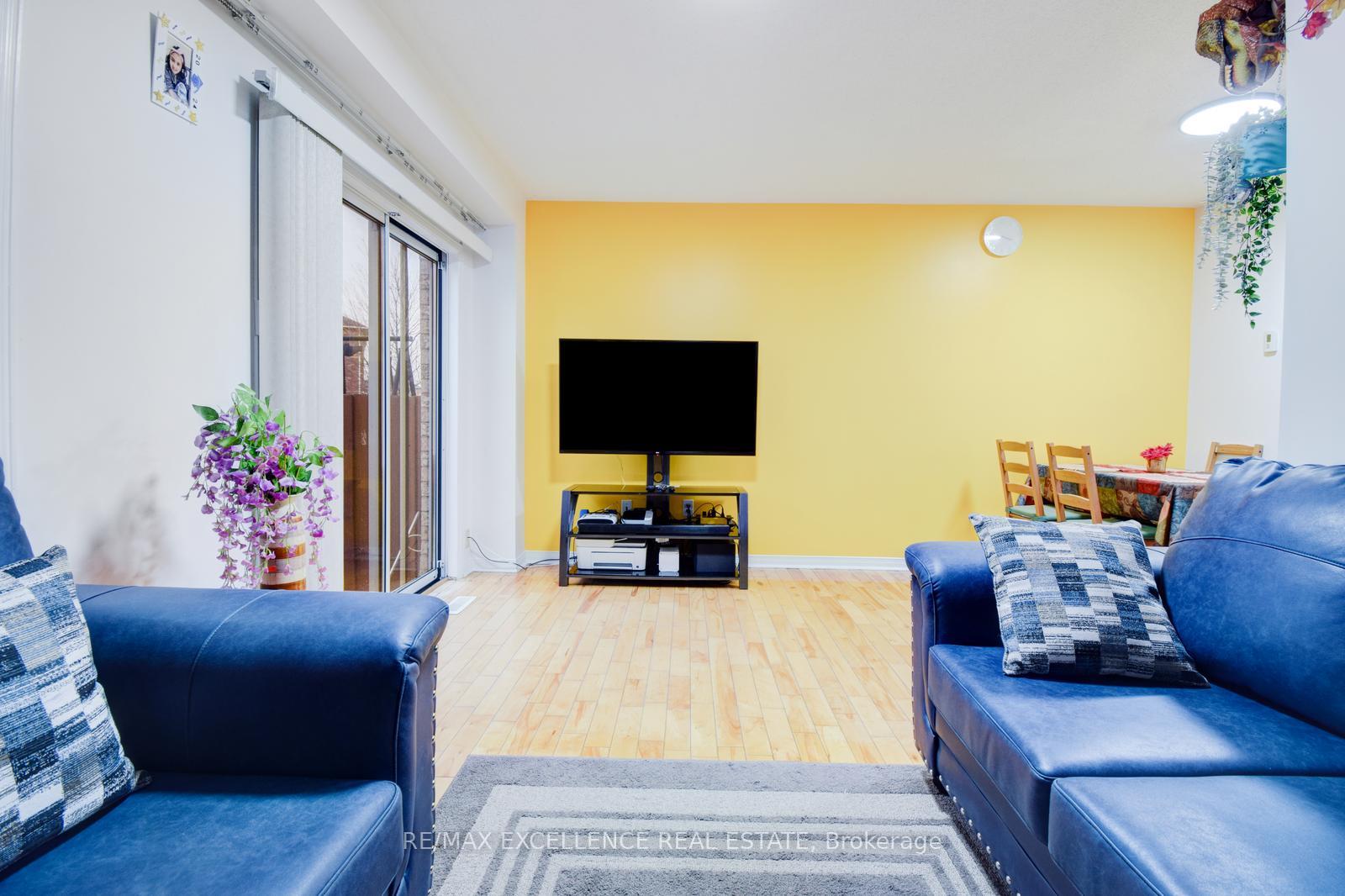 Photo 18 of 54 Whiteface Crescent, Brampton, Fletcher's Meadow — HOMEH