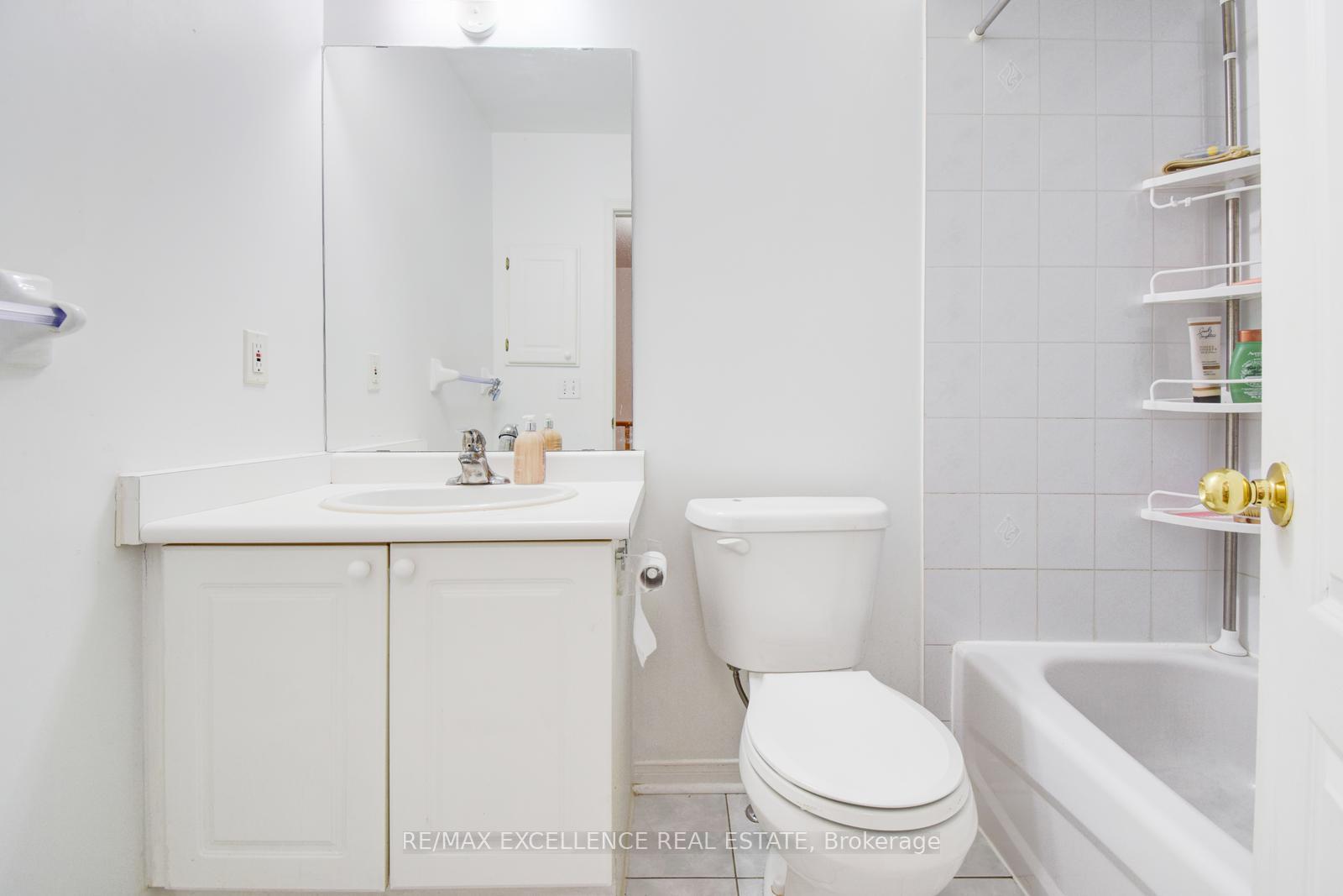 Photo 20 of 54 Whiteface Crescent, Brampton, Fletcher's Meadow — HOMEH
