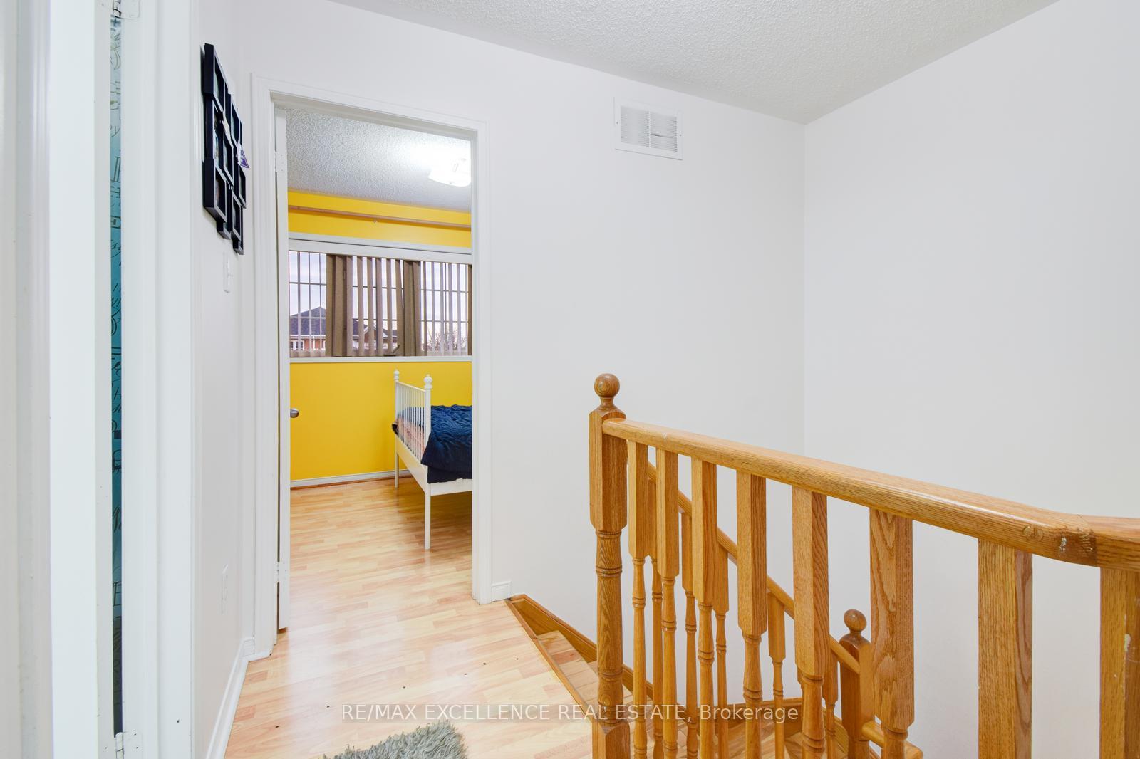 Photo 21 of 54 Whiteface Crescent, Brampton, Fletcher's Meadow — HOMEH