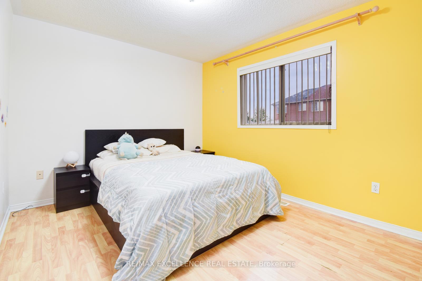 Photo 23 of 54 Whiteface Crescent, Brampton, Fletcher's Meadow — HOMEH