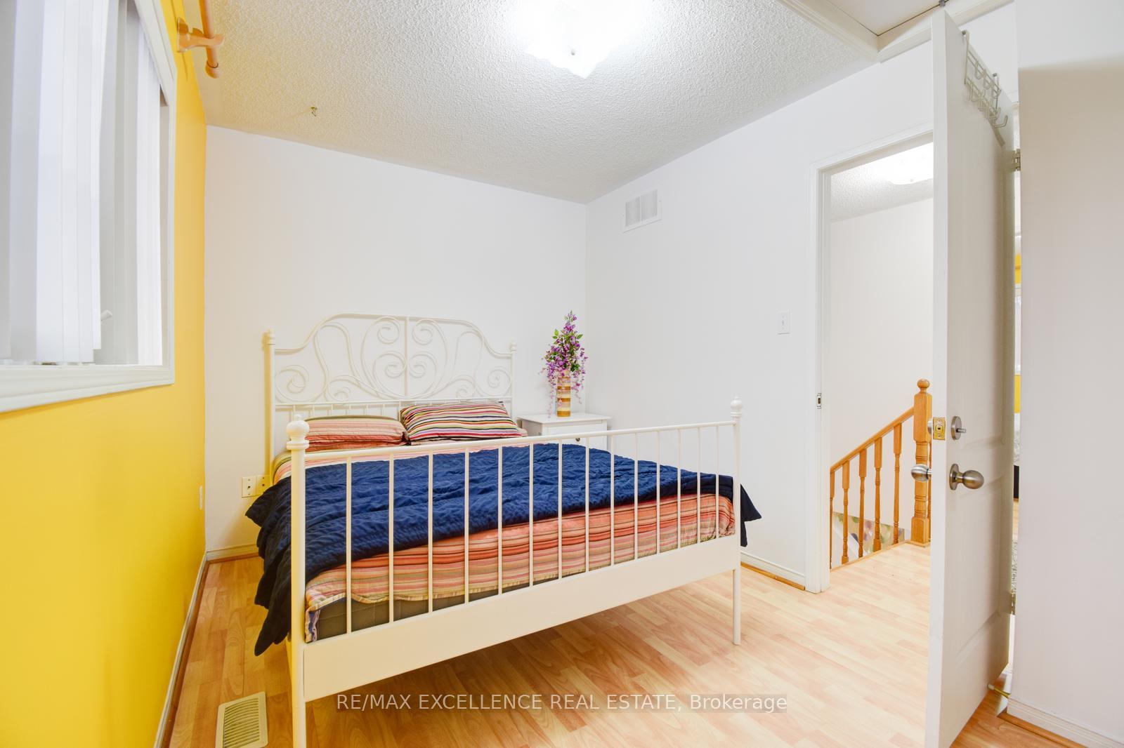 Photo 27 of 54 Whiteface Crescent, Brampton, Fletcher's Meadow — HOMEH