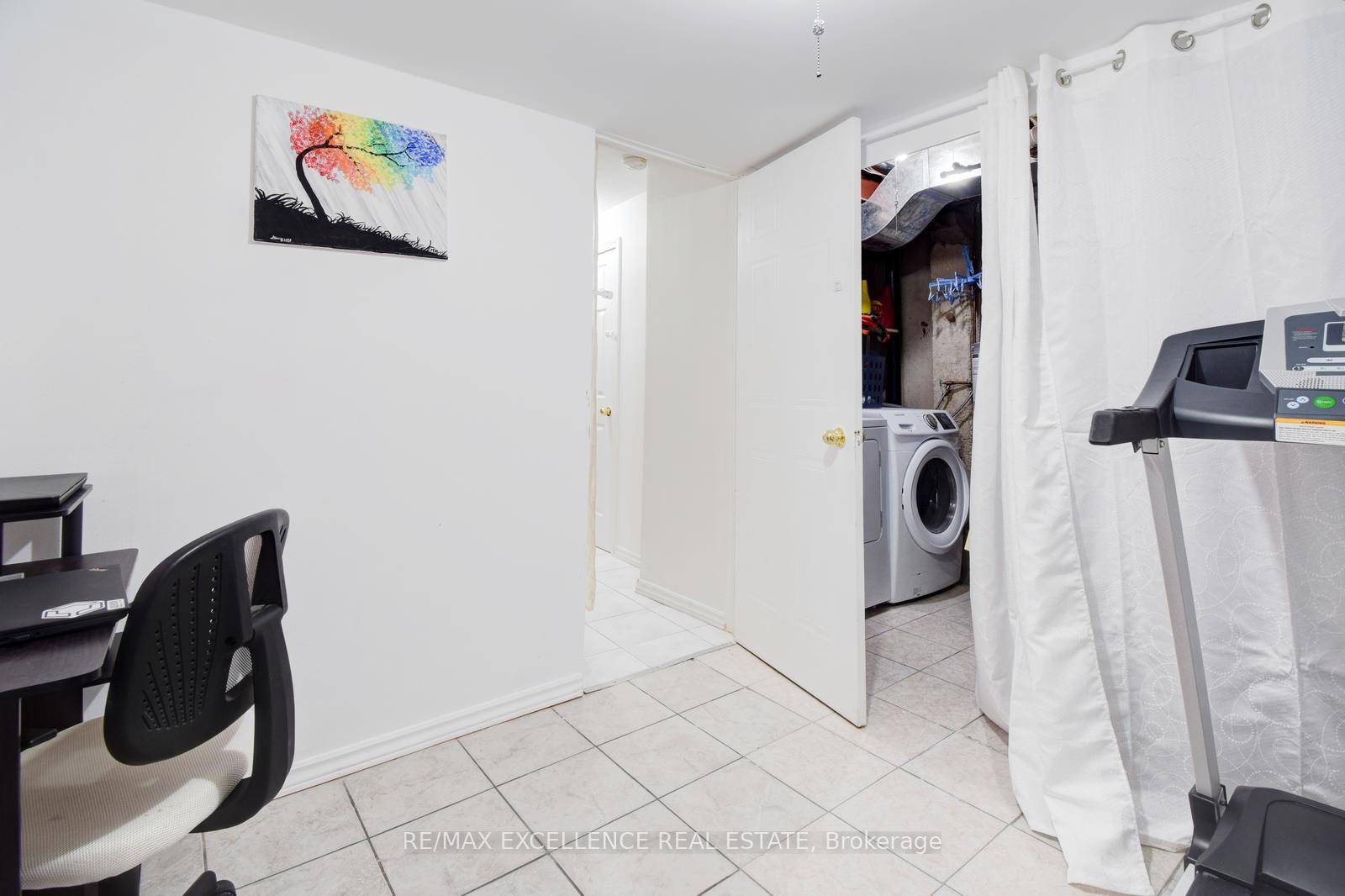 Photo 30 of 54 Whiteface Crescent, Brampton, Fletcher's Meadow — HOMEH