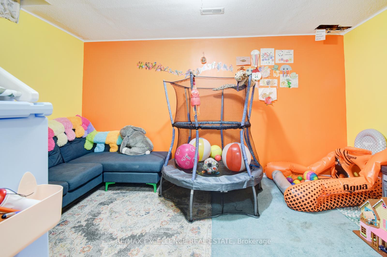 Photo 31 of 54 Whiteface Crescent, Brampton, Fletcher's Meadow — HOMEH