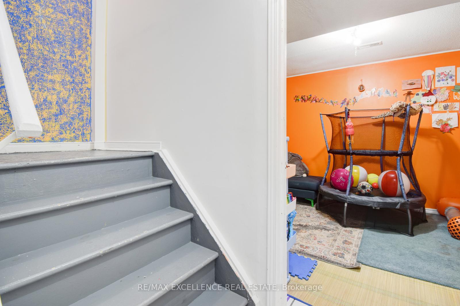 Photo 34 of 54 Whiteface Crescent, Brampton, Fletcher's Meadow — HOMEH