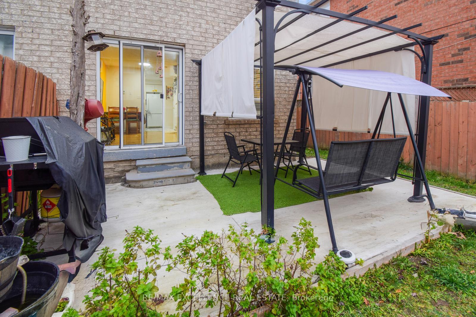 Photo 37 of 54 Whiteface Crescent, Brampton, Fletcher's Meadow — HOMEH