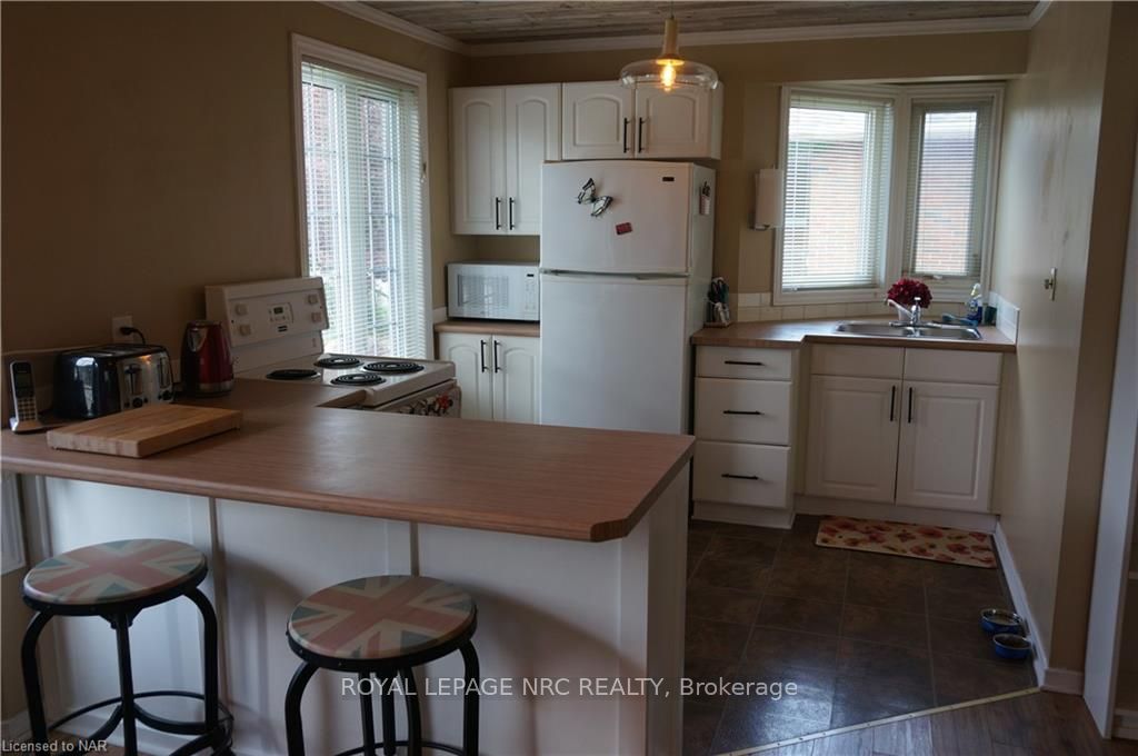 Photo 5 of 62 Cecil Street, St. Catharines, Lakeport — HOMEH