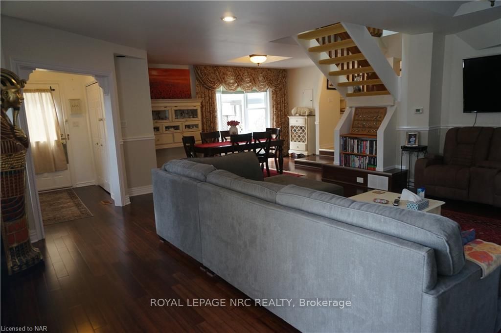 Photo 12 of 62 Cecil Street, St. Catharines, Lakeport — HOMEH