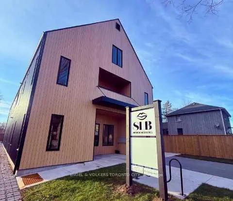 Front of Unit 301, 32 Oak Street