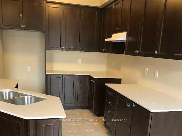 Photo 3 of 21 Military Crescent, Brampton, Northwest Brampton — HOMEH