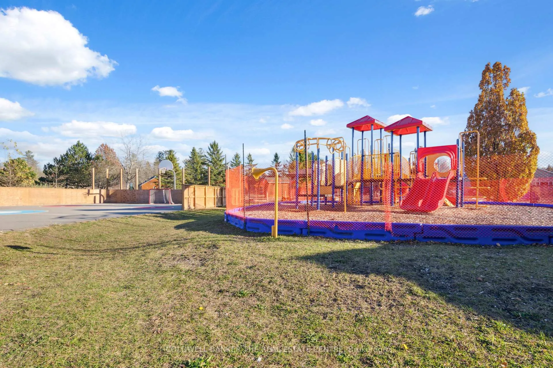 Photo 23 of 70 Topaz Street, Wasaga Beach — HOMEH