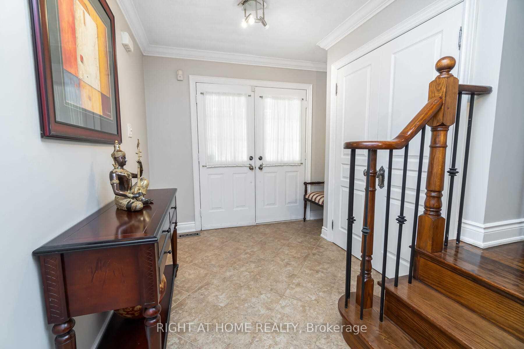 Photo 3 of 44 Echoridge Drive, Brampton, Northwest Brampton — HOMEH