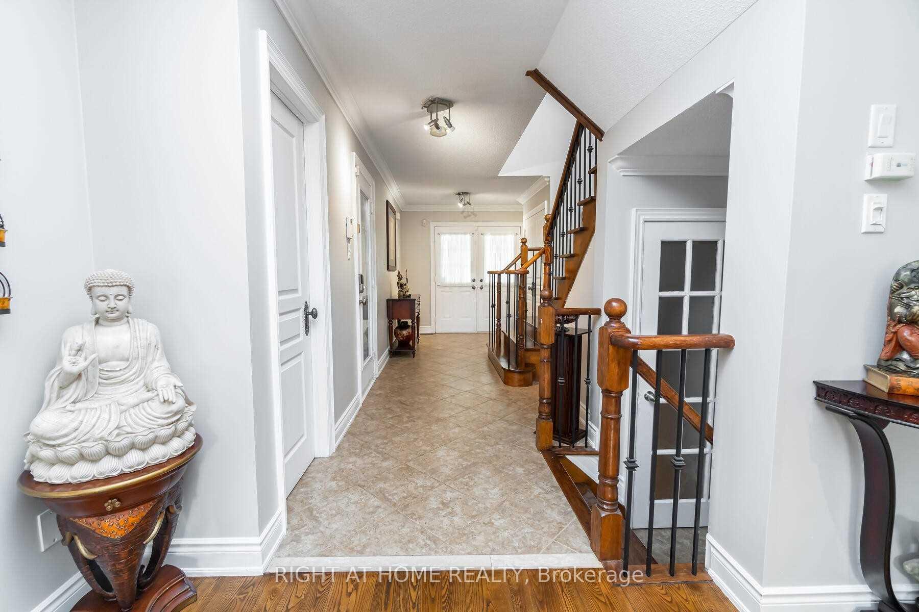 Photo 4 of 44 Echoridge Drive, Brampton, Northwest Brampton — HOMEH