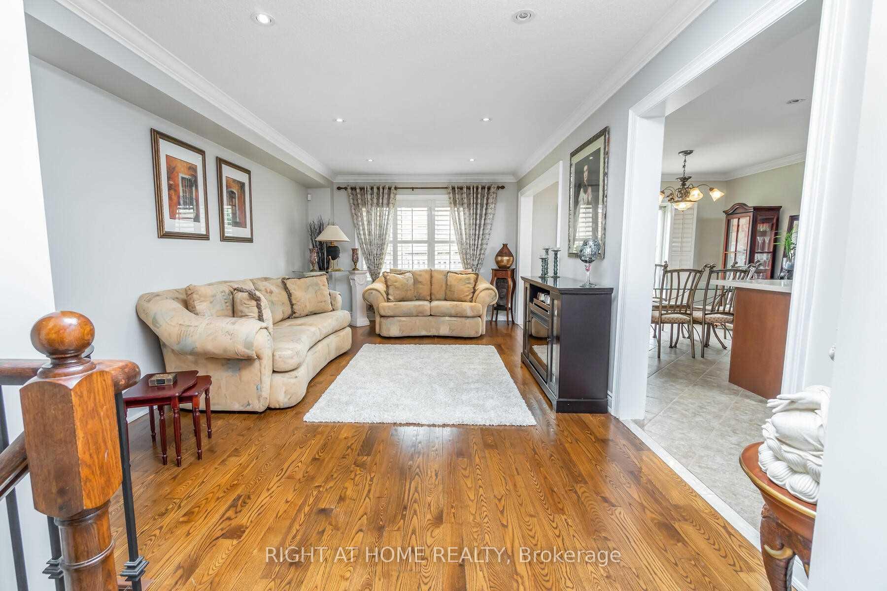 Photo 5 of 44 Echoridge Drive, Brampton, Northwest Brampton — HOMEH