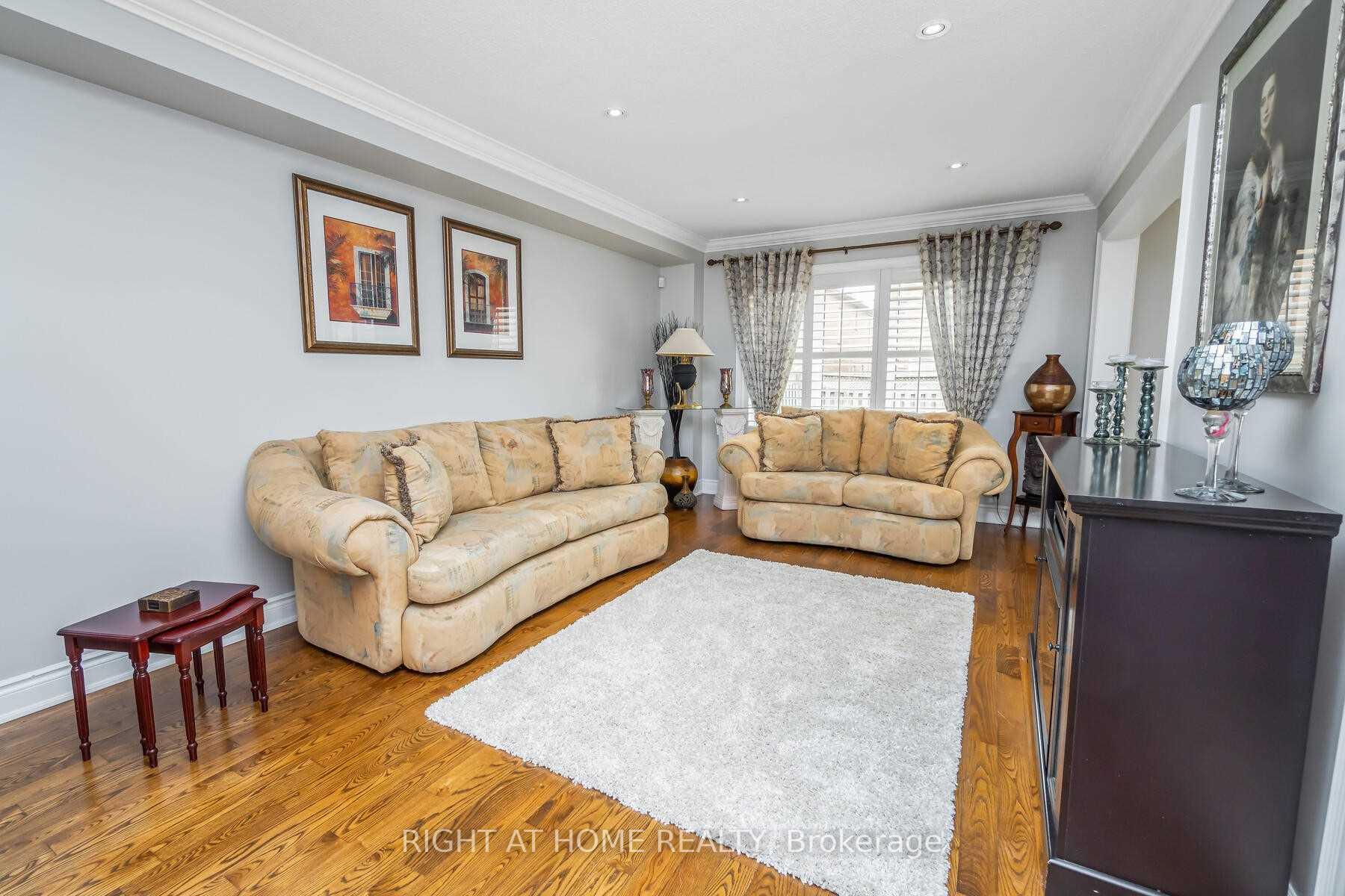 Photo 6 of 44 Echoridge Drive, Brampton, Northwest Brampton — HOMEH
