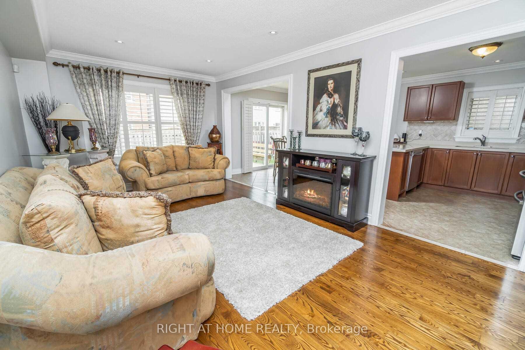 Photo 7 of 44 Echoridge Drive, Brampton, Northwest Brampton — HOMEH
