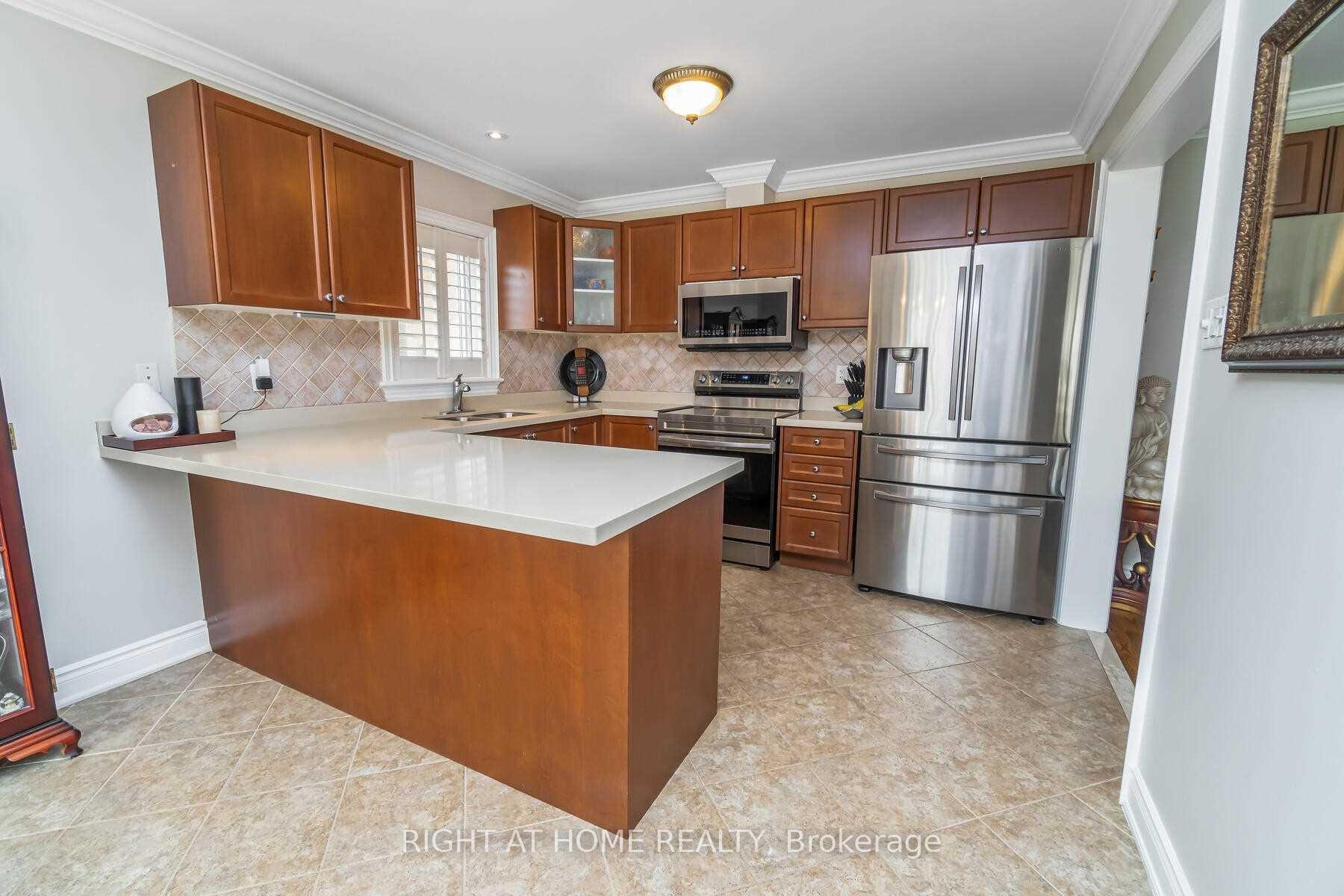 Photo 8 of 44 Echoridge Drive, Brampton, Northwest Brampton — HOMEH