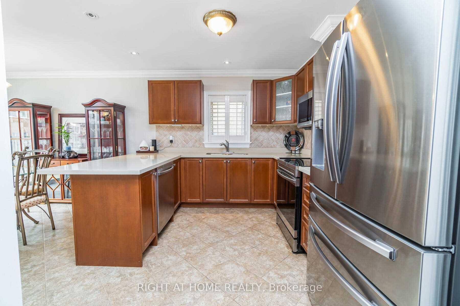 Photo 9 of 44 Echoridge Drive, Brampton, Northwest Brampton — HOMEH