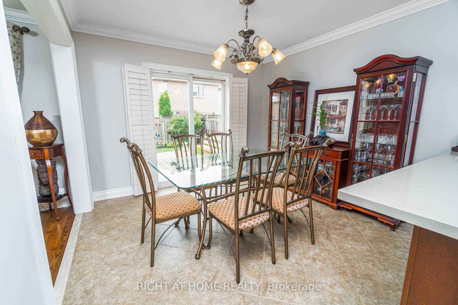 Photo 12 of 44 Echoridge Drive, Brampton, Northwest Brampton — HOMEH