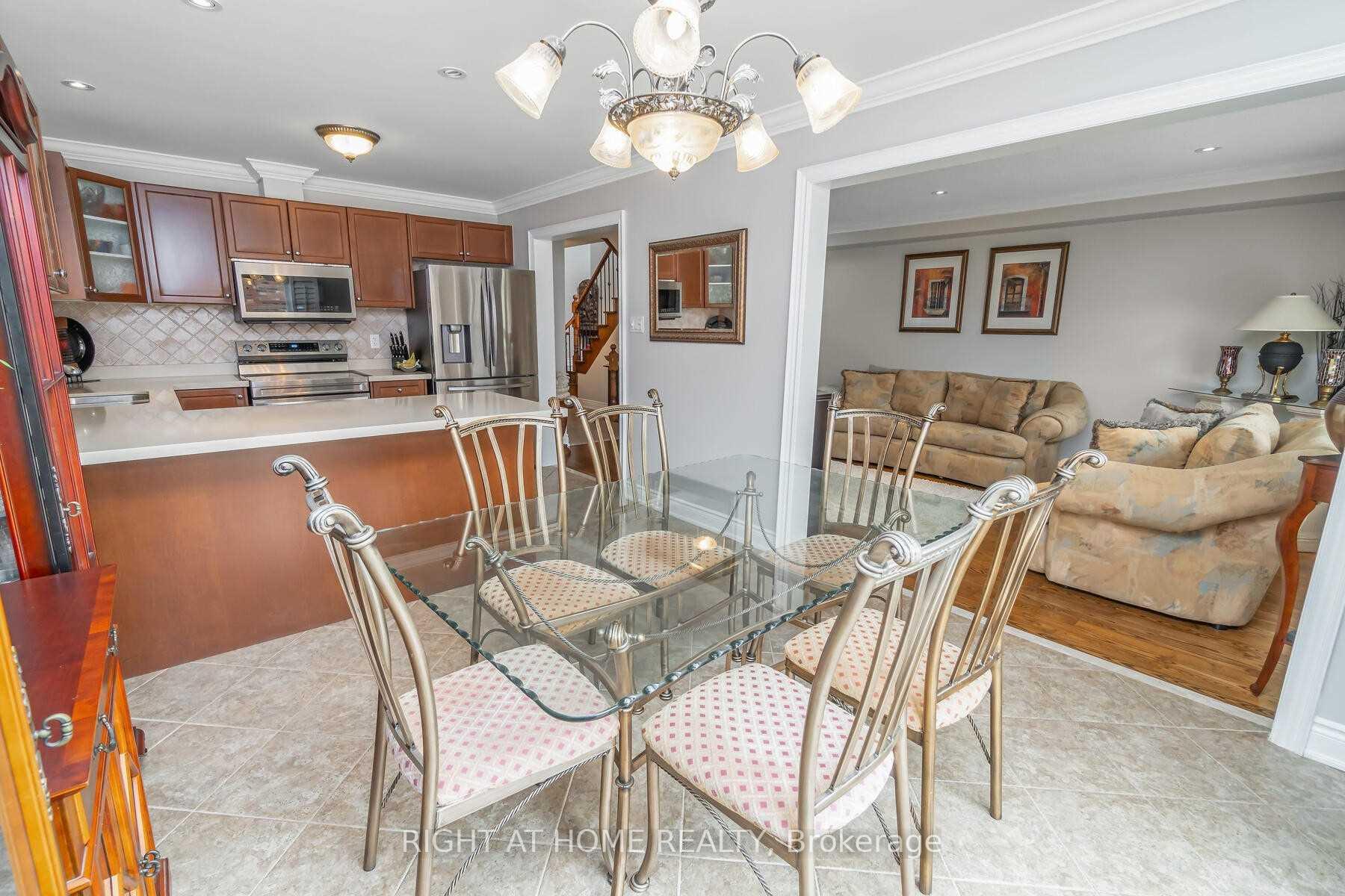 Photo 13 of 44 Echoridge Drive, Brampton, Northwest Brampton — HOMEH