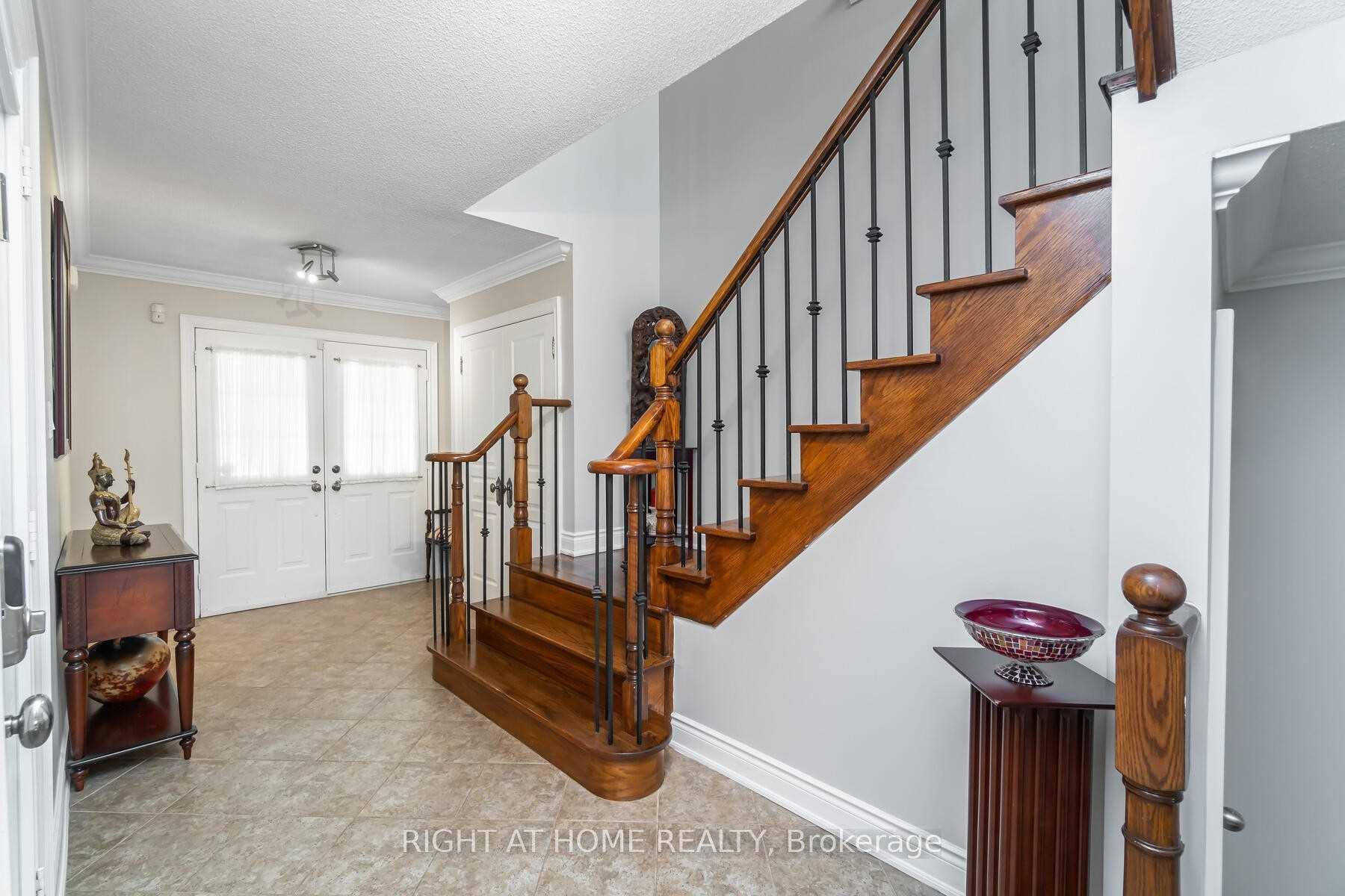 Photo 15 of 44 Echoridge Drive, Brampton, Northwest Brampton — HOMEH