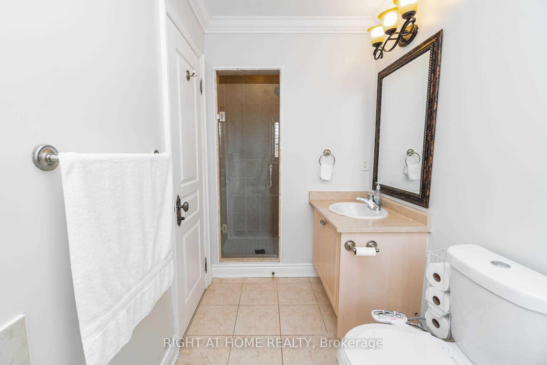 Photo 20 of 44 Echoridge Drive, Brampton, Northwest Brampton — HOMEH