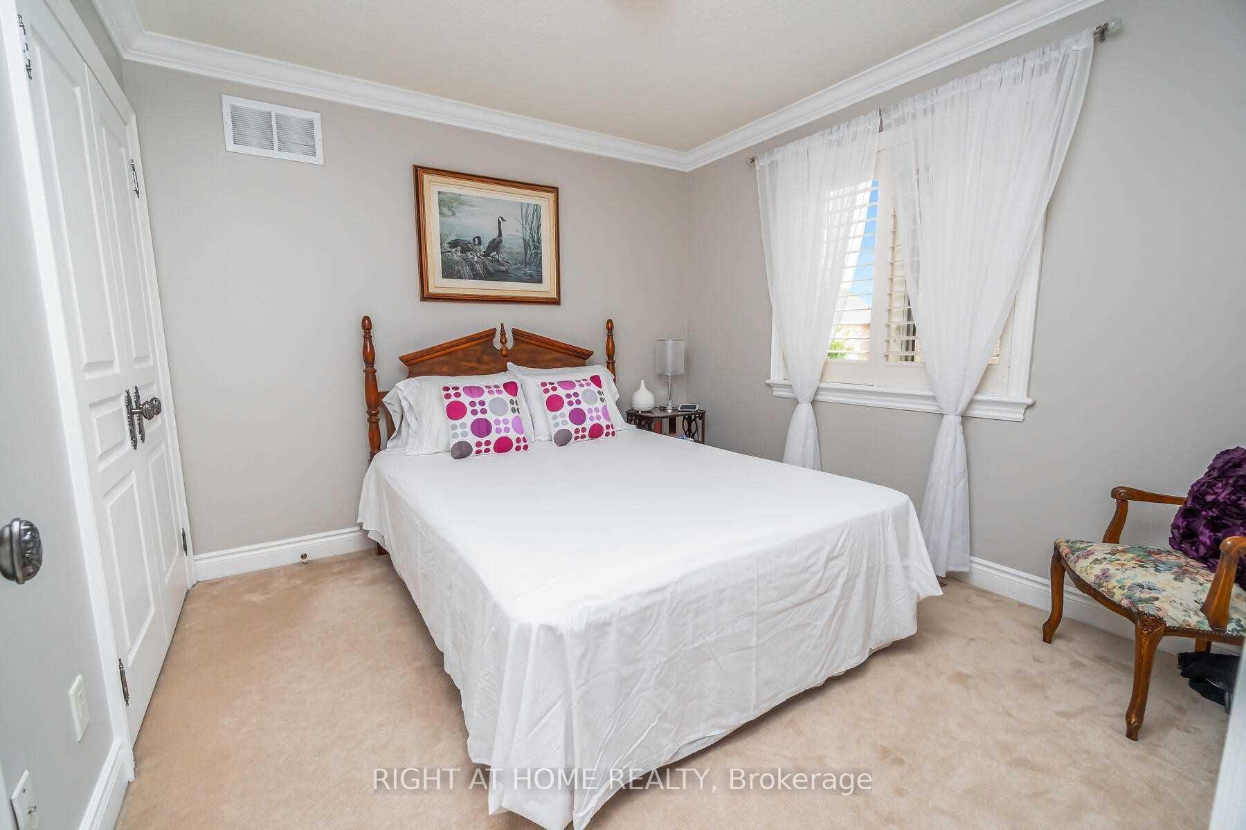 Photo 23 of 44 Echoridge Drive, Brampton, Northwest Brampton — HOMEH