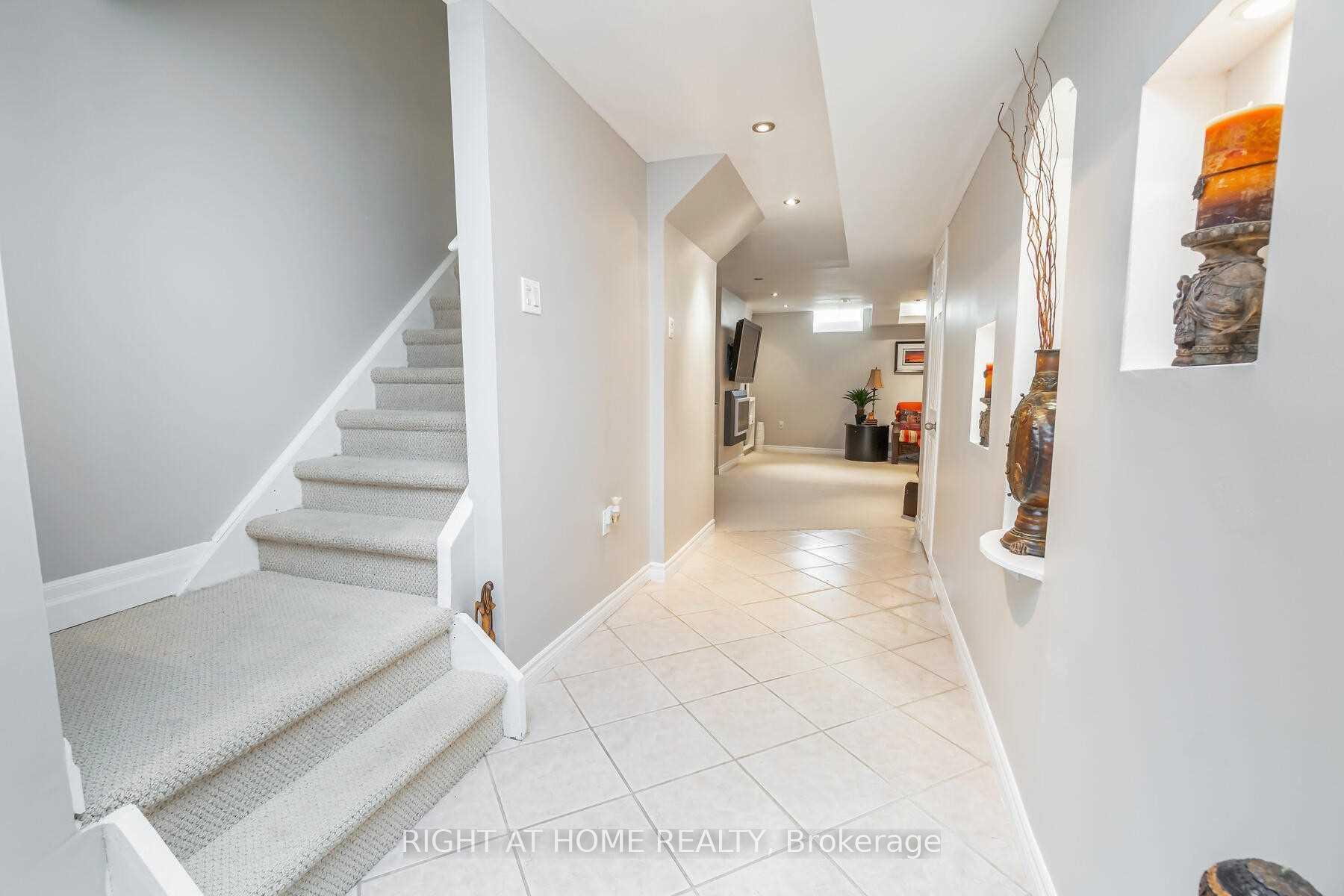 Photo 25 of 44 Echoridge Drive, Brampton, Northwest Brampton — HOMEH
