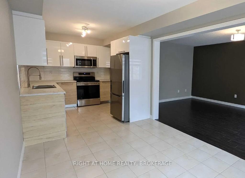 Photo 3 of 104 Bonnie Braes Drive, Brampton, Credit Valley — HOMEH