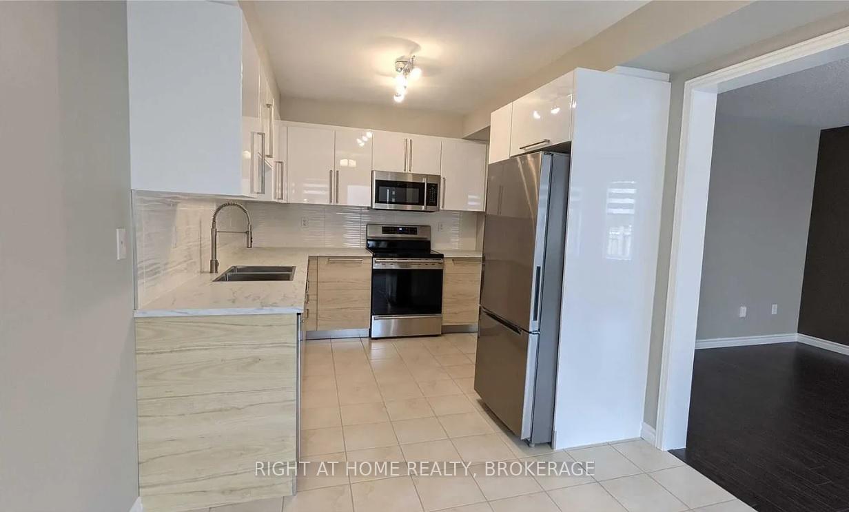 Photo 4 of 104 Bonnie Braes Drive, Brampton, Credit Valley — HOMEH