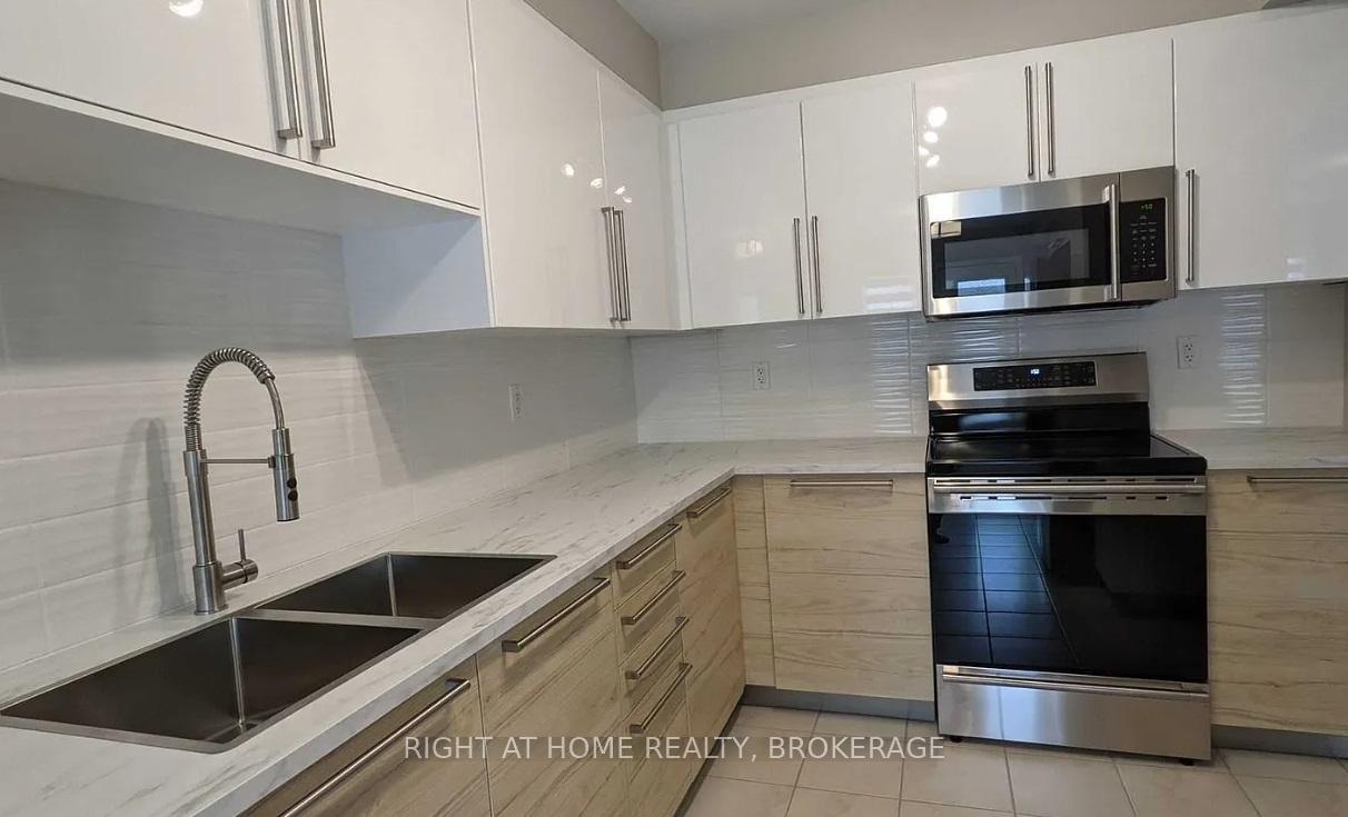 Photo 5 of 104 Bonnie Braes Drive, Brampton, Credit Valley — HOMEH